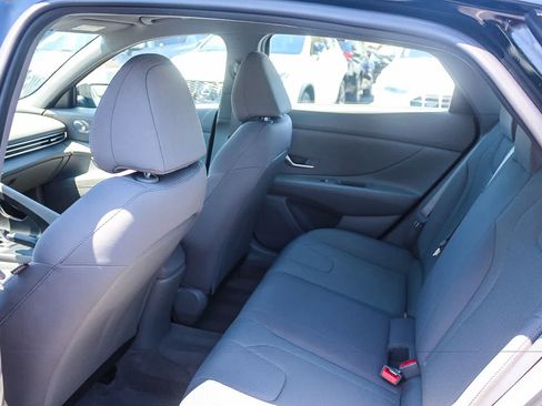 Used 2023 Hyundai Elantra SE FWD image 23