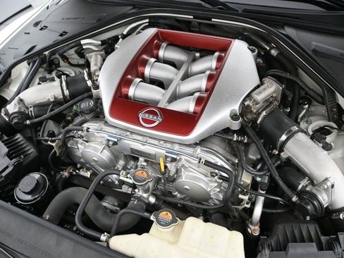 Certified 2024 Nissan GT-R Premium w/ Premium Interior Package AWD/4WD image 19