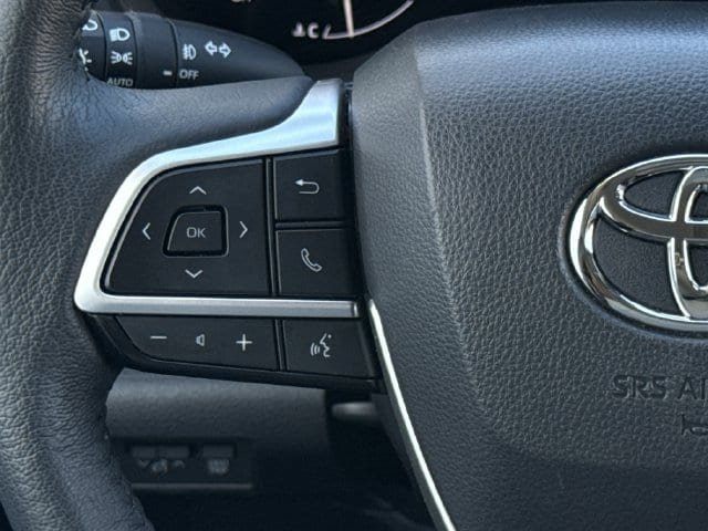 Used 2025 Toyota Sienna XLE FWD image 14
