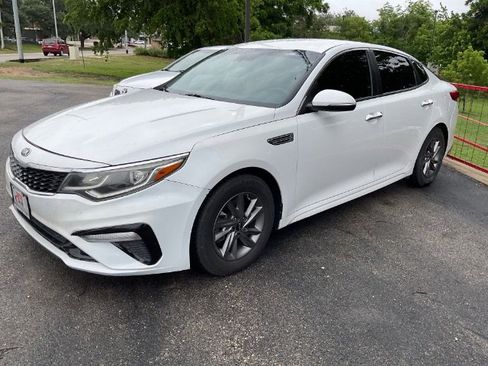 Used 2020 Kia Optima LX FWD image 1