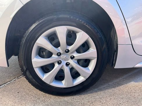 Used 2025 Toyota Corolla LE image 9