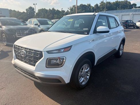 New 2026 Hyundai Venue SE FWD image 3