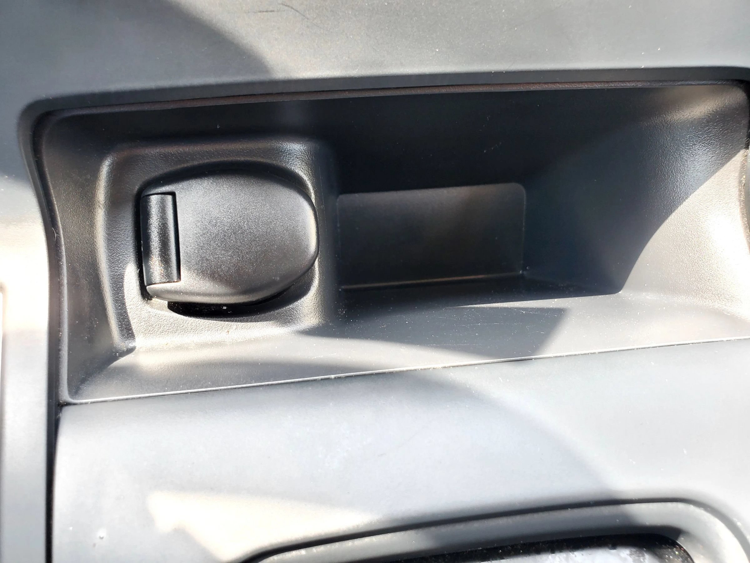 Used 2017 Nissan Sentra S FWD image 40