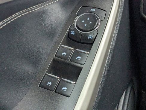 Used 2022 Ford Explorer XLT image 23