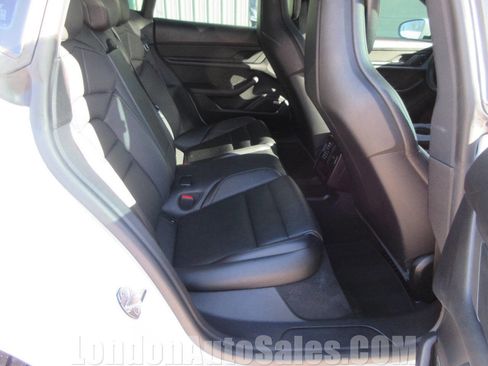 Used 2021 Porsche Taycan image 15