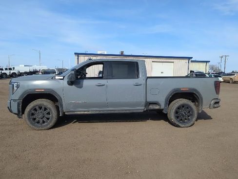 Used 2024 GMC Sierra 2500 AT4 w/ AT4 Premium Plus Package image 13