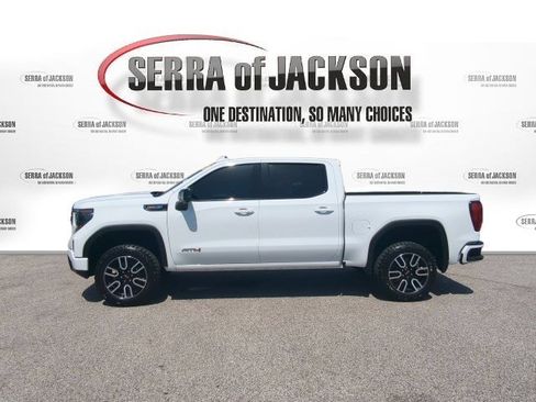 Used 2023 GMC Sierra 1500 AT4 w/ Technology Package AWD/4WD image 5