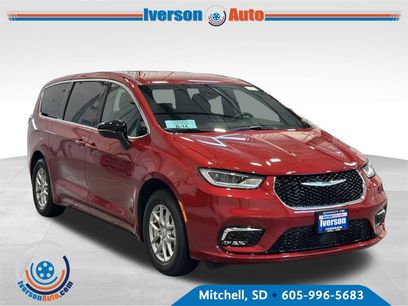 New 2026 Chrysler Pacifica Select