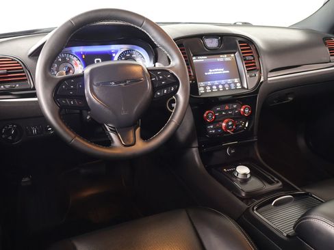 Used 2023 Chrysler 300 S w/ Comfort Group RWD image 2