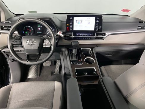 Used 2024 Toyota Sienna LE image 13