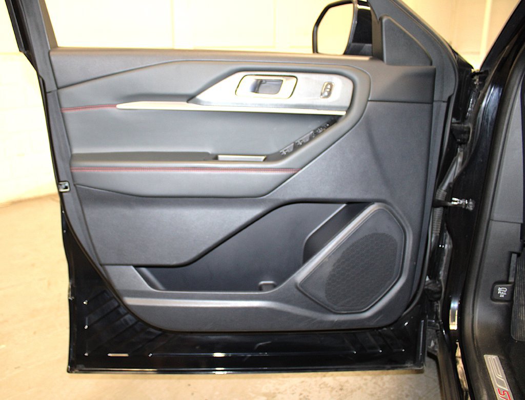 Used 2025 Ford Explorer ST-Line AWD/4WD image 25