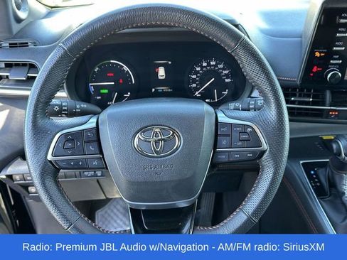 Used 2022 Toyota Sienna XSE image 9