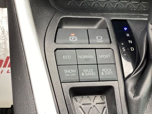 Used 2022 Toyota RAV4 XLE image 34