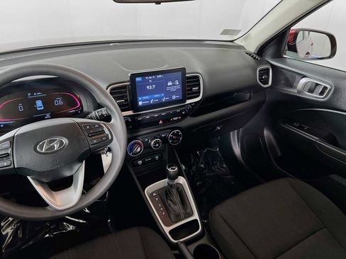 Used 2024 Hyundai Venue SE image 22