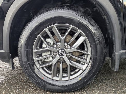 Used 2023 Nissan Rogue S image 11