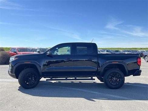 New 2026 GMC Canyon Elevation w/ LPO, Black Badging Package image 6