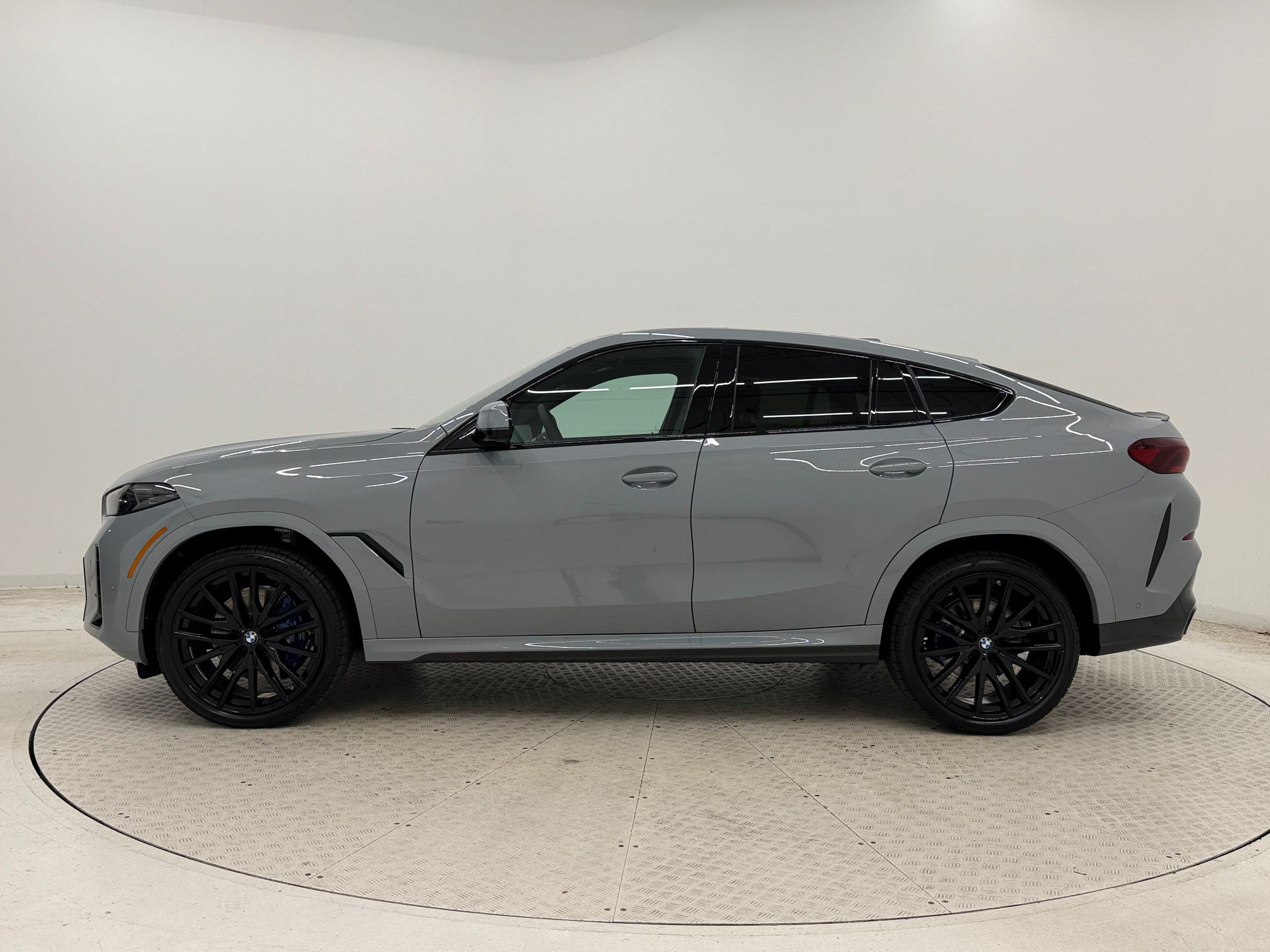 New 2027 BMW X6 xDrive40i AWD/4WD image 2