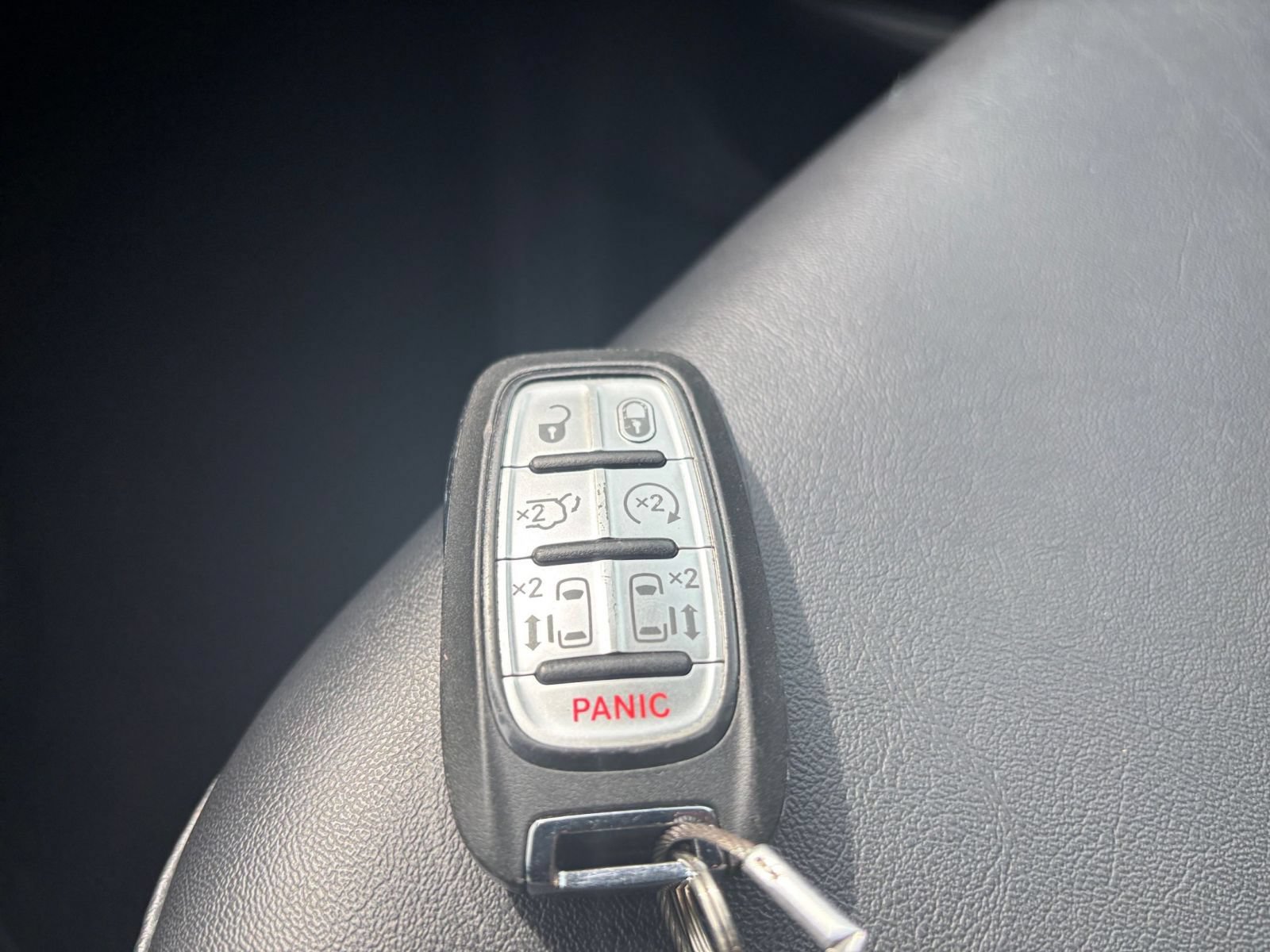 Used 2025 Chrysler Pacifica Select FWD image 18