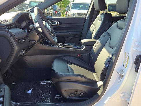 New 2026 Jeep Compass Limited w/ Limited Altitude Pack image 23