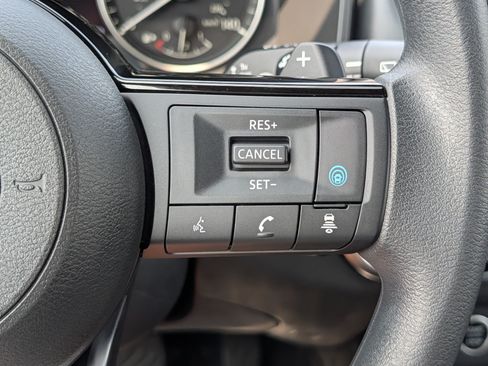 Used 2023 Nissan Rogue SV AWD/4WD image 30