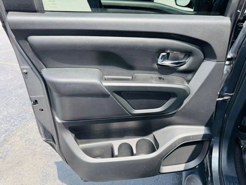 Used 2019 Nissan Titan SV w/ SV Convenience Package image 13