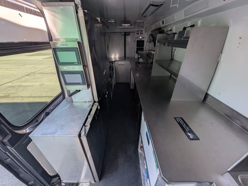 Used 2021 Mercedes-Benz Sprinter 4500 w/ Parking Package image 22