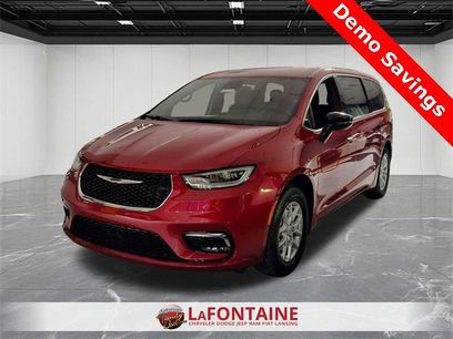 New 2026 Chrysler Pacifica Select