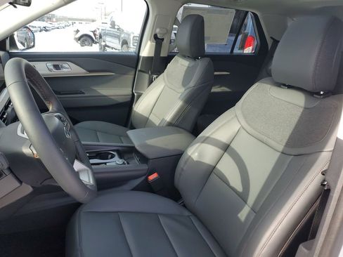 New 2026 Ford Explorer Active w/ Active Comfort Package image 7