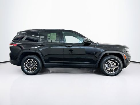 Used 2022 Jeep Grand Cherokee Trailhawk w/ Luxury Tech Group III image 10