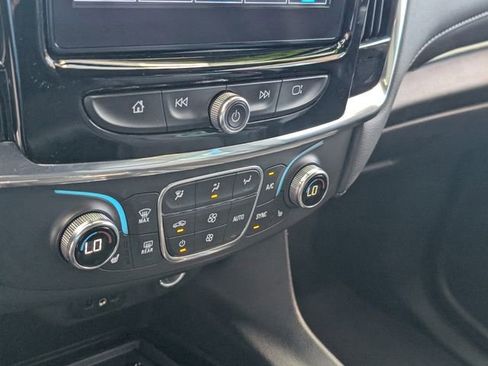 Used 2023 Chevrolet Traverse LT image 22