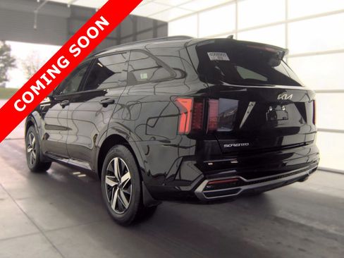 Used 2023 Kia Sorento S w/ Panoramic Sunroof Package FWD image 4