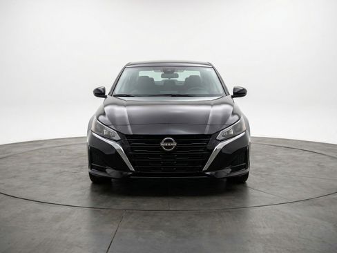 Used 2025 Nissan Altima 2.5 SV FWD image 2