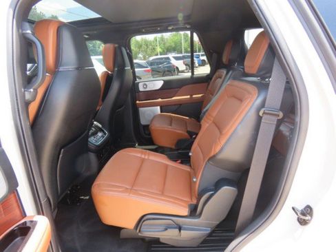 Used 2021 Lincoln Navigator Reserve w/ Luxury Package RWD image 19
