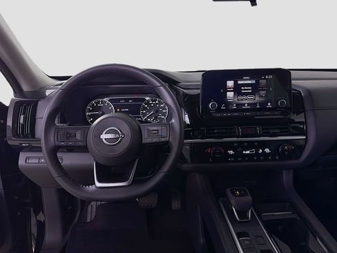 Used 2025 Nissan Pathfinder SV image 24