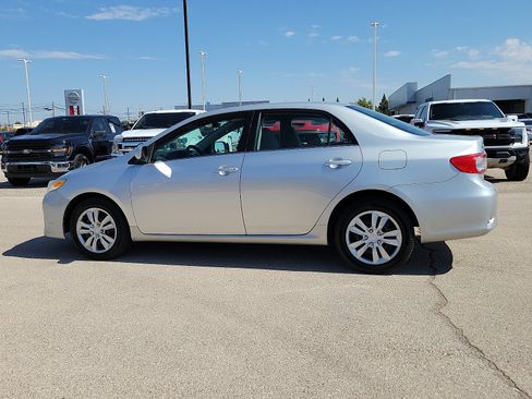 Used 2013 Toyota Corolla LE FWD image 2