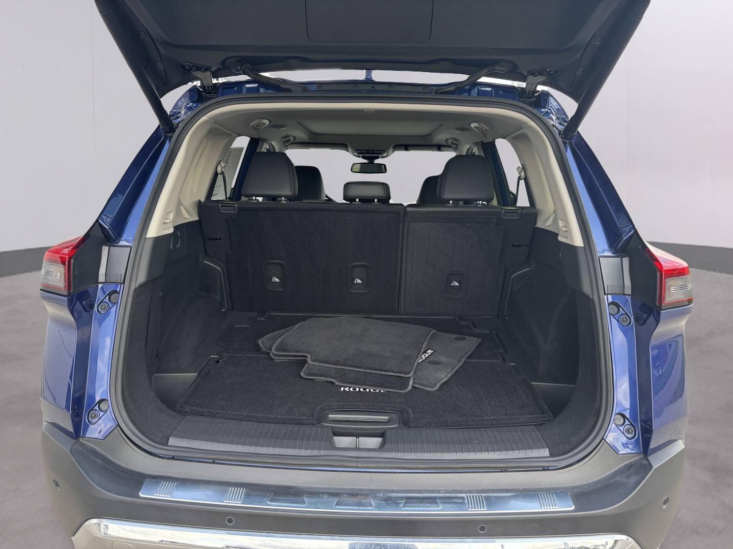 Used 2023 Nissan Rogue Platinum AWD/4WD image 9