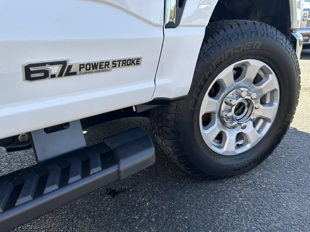 Used 2024 Ford F250 XLT w/ FX4 Off-Road Package AWD/4WD image 4