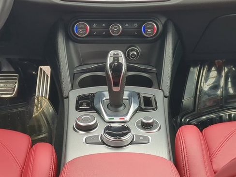 Used 2024 Alfa Romeo Stelvio Ti w/ Performance Driving Package image 17