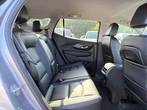 Used 2024 GMC Terrain SLT AWD/4WD image 16