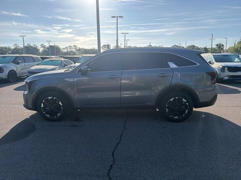 Certified 2025 Kia Sorento S w/ Panoramic Sunroof Package FWD image 8