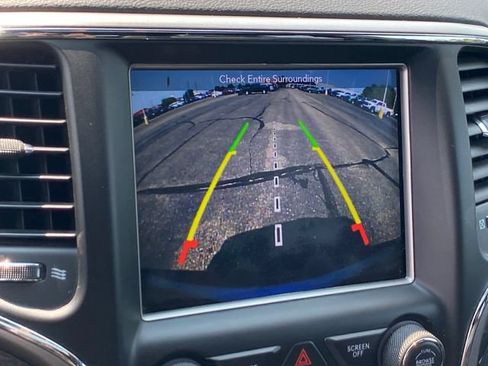 Used 2018 Jeep Grand Cherokee Altitude AWD/4WD image 12