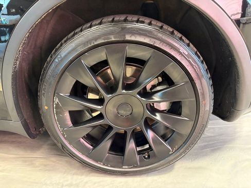 Used 2023 Tesla Model Y Long Range AWD/4WD image 19