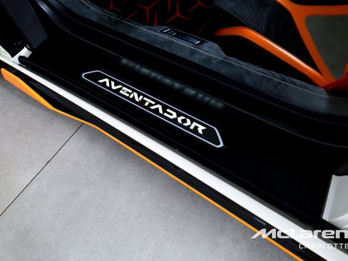 Used 2021 Lamborghini Aventador SVJ AWD/4WD image 18