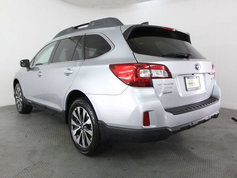 Used 2017 Subaru Outback 2.5i Limited AWD/4WD image 7