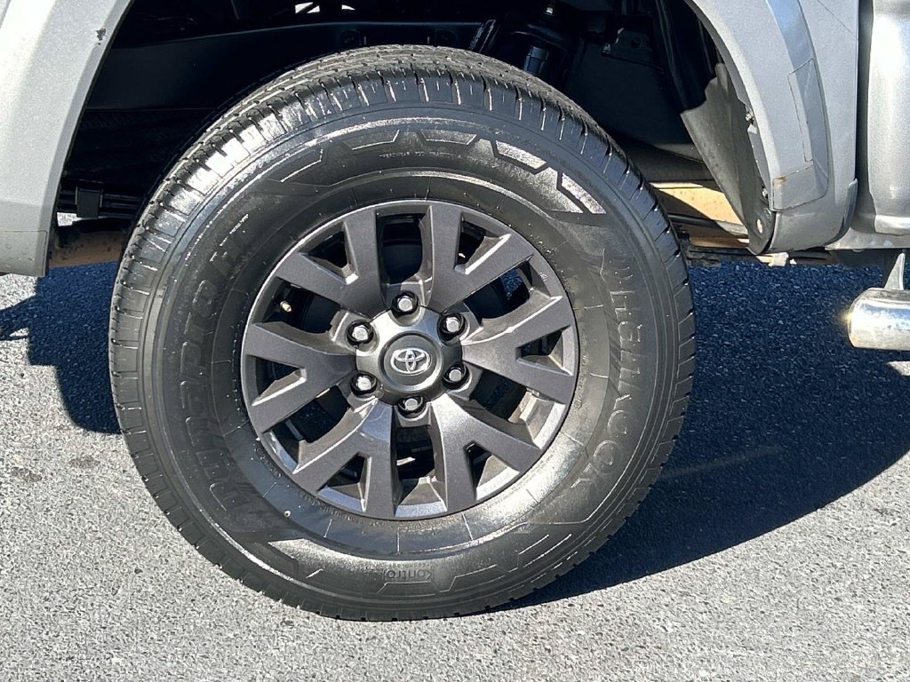 Used 2021 Toyota Tacoma SR5 RWD image 8