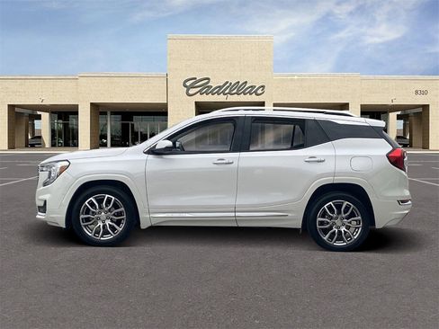 Used 2023 GMC Terrain Denali w/ Denali Premium Package image 8