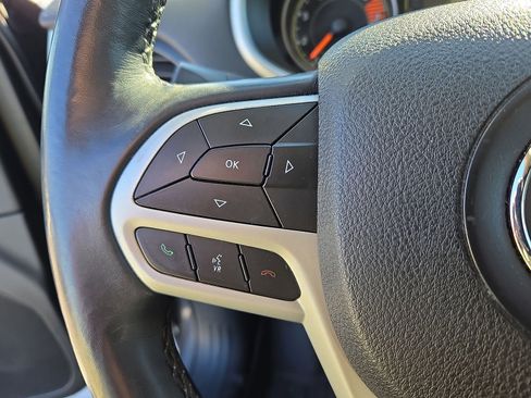 Used 2018 Jeep Cherokee Latitude Plus image 23