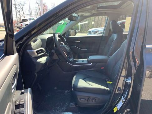 New 2026 Toyota Highlander XLE image 25
