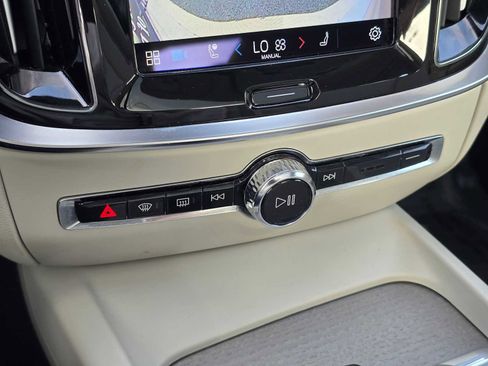 Used 2024 Volvo S60 B5 Plus image 30