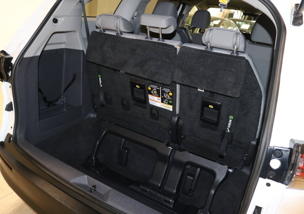 Used 2023 Toyota Sienna LE AWD/4WD image 89